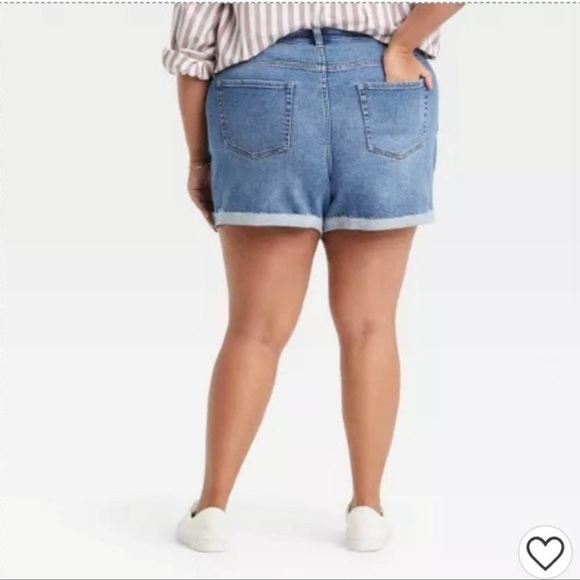 Ava & Viv Blue Mid Rise Cuffed Midi Denim Shorts Plus Size 26W Button Front NEW - Picture 10 of 10